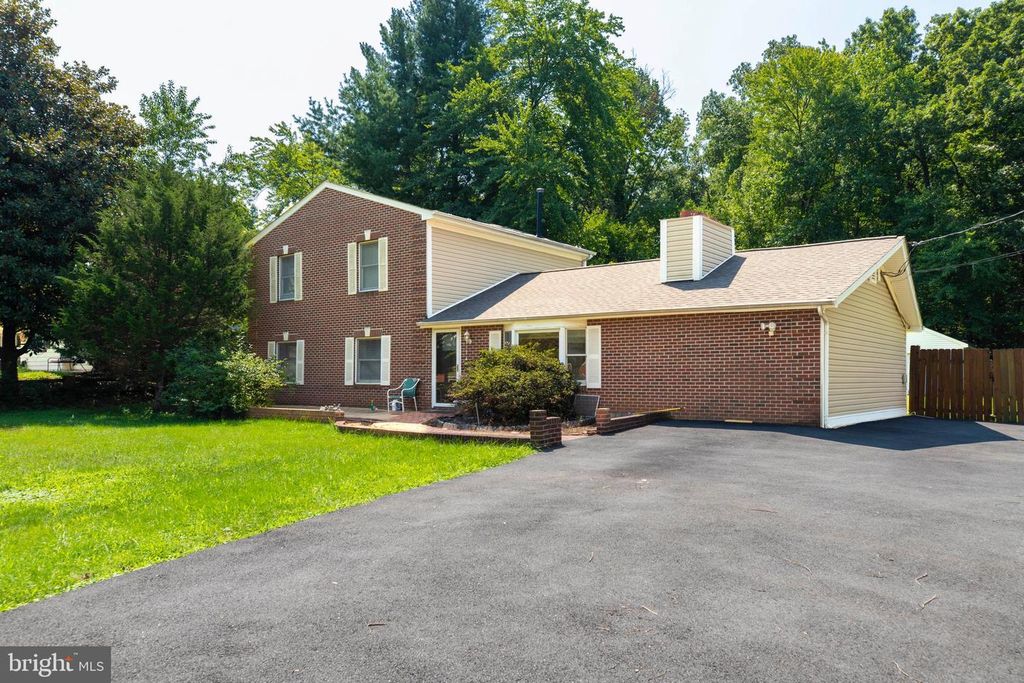 8407 SPRUCE ST, Manassas, VA 20111