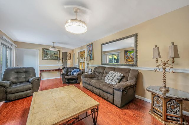 65 Avenue D, Farmingville, NY 11738