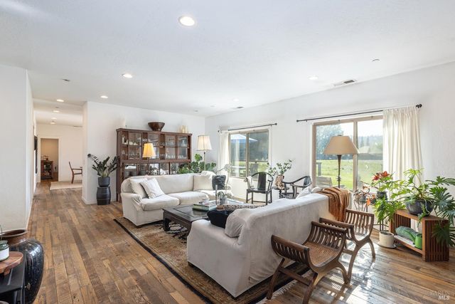 14631 Kinley Dr, Healdsburg, CA 95448