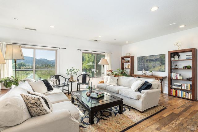 14631 Kinley Dr, Healdsburg, CA 95448