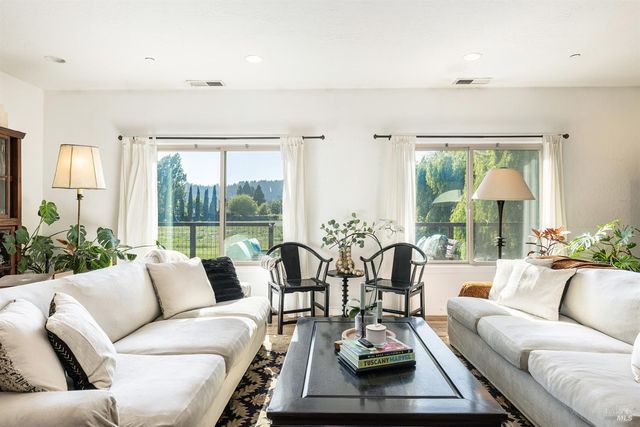 14631 Kinley Dr, Healdsburg, CA 95448