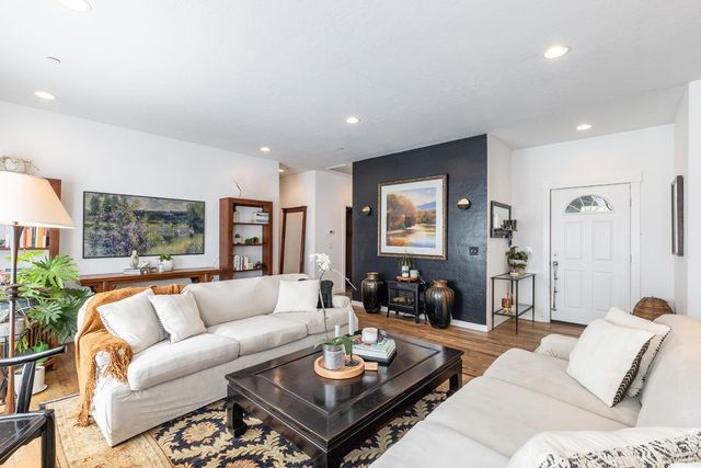 14631 Kinley Dr, Healdsburg, CA 95448