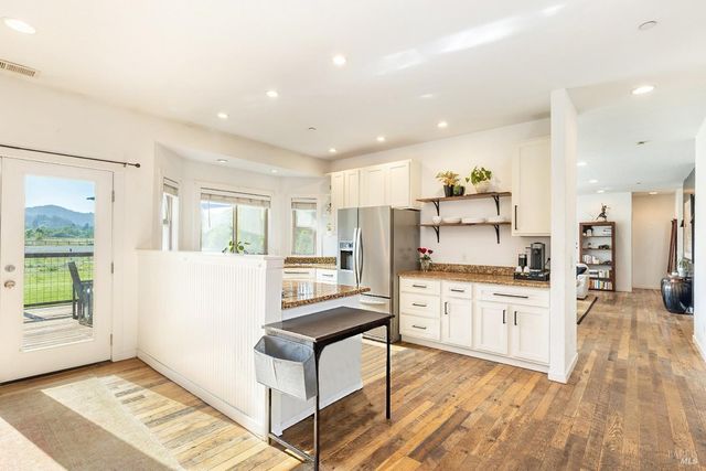 14631 Kinley Dr, Healdsburg, CA 95448