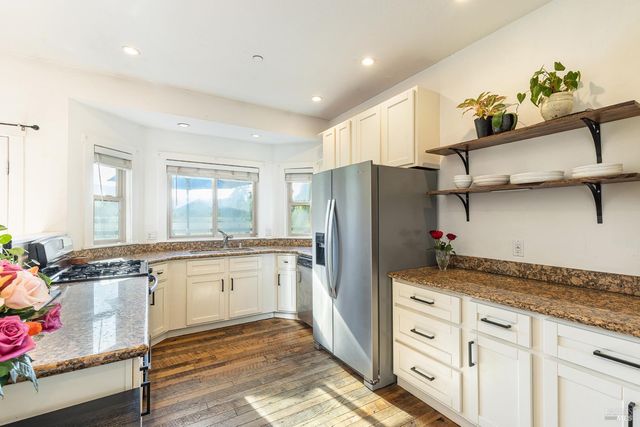 14631 Kinley Dr, Healdsburg, CA 95448