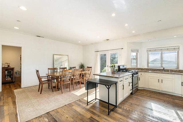 14631 Kinley Dr, Healdsburg, CA 95448