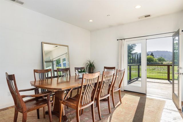 14631 Kinley Dr, Healdsburg, CA 95448