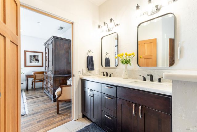 14631 Kinley Dr, Healdsburg, CA 95448