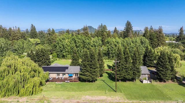 14631 Kinley Dr, Healdsburg, CA 95448