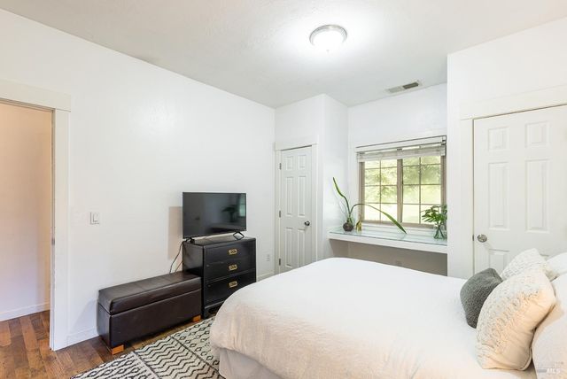 14631 Kinley Dr, Healdsburg, CA 95448