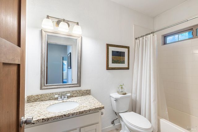 14631 Kinley Dr, Healdsburg, CA 95448