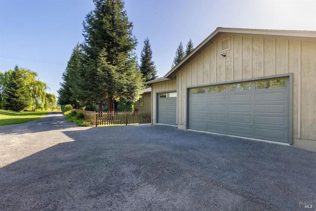 14631 Kinley Dr, Healdsburg, CA 95448