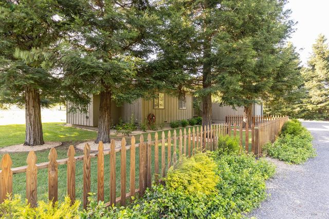 14631 Kinley Dr, Healdsburg, CA 95448