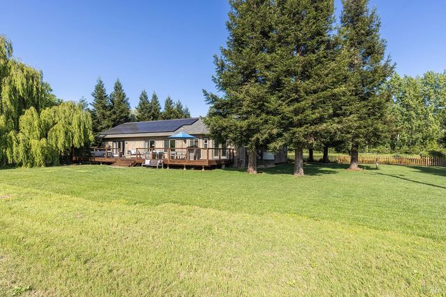 14631 Kinley Dr, Healdsburg, CA 95448