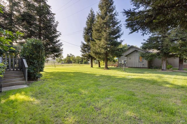 14631 Kinley Dr, Healdsburg, CA 95448