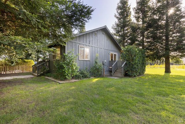 14631 Kinley Dr, Healdsburg, CA 95448