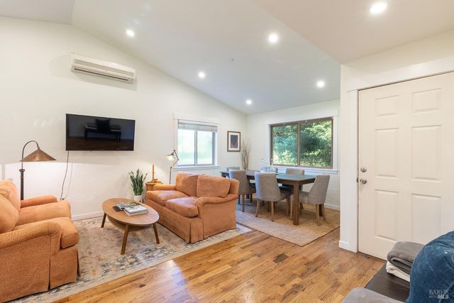 14631 Kinley Dr, Healdsburg, CA 95448