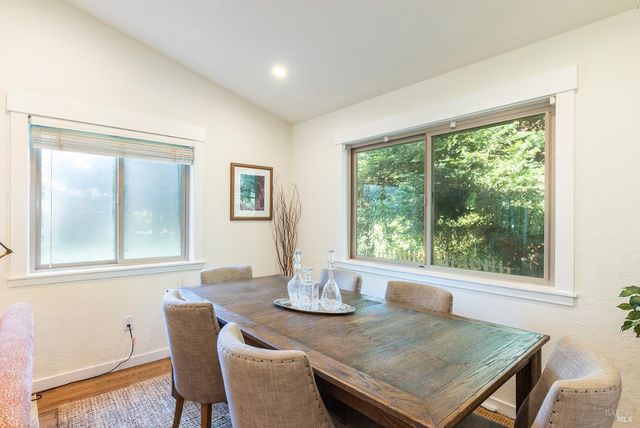 14631 Kinley Dr, Healdsburg, CA 95448