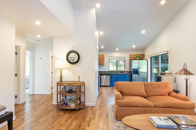 14631 Kinley Dr, Healdsburg, CA 95448