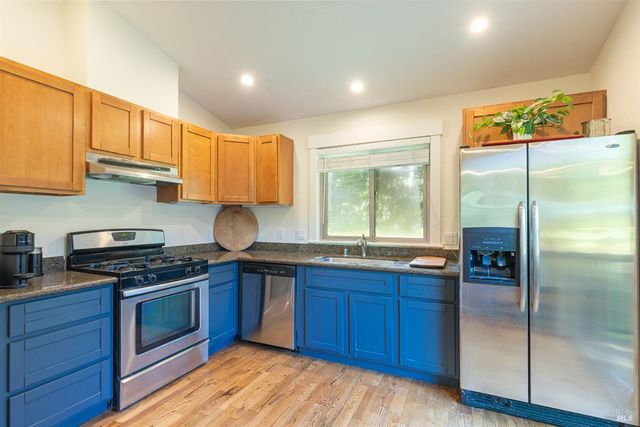 14631 Kinley Dr, Healdsburg, CA 95448