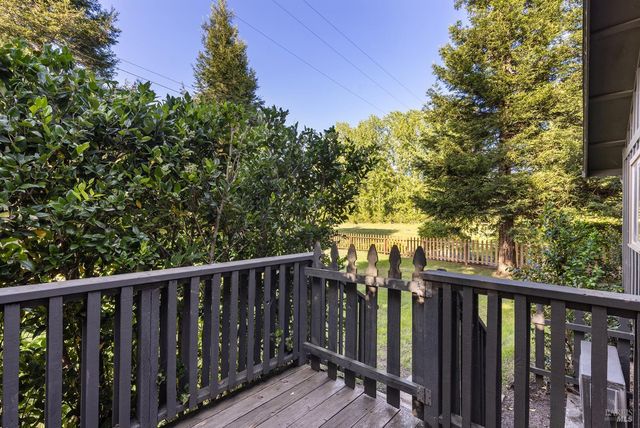 14631 Kinley Dr, Healdsburg, CA 95448