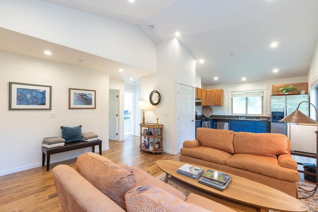14631 Kinley Dr, Healdsburg, CA 95448