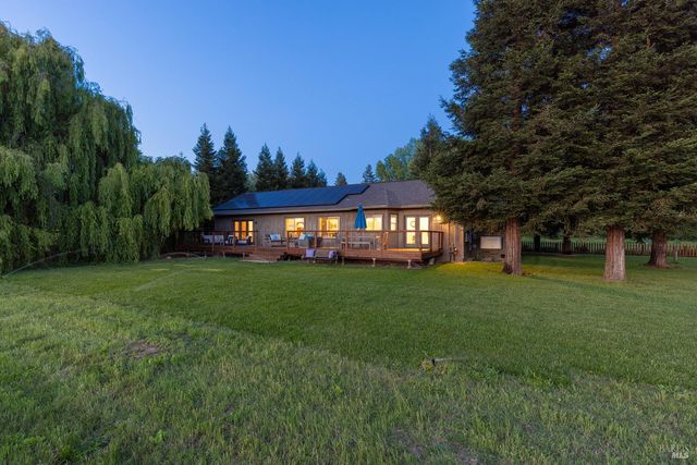 14631 Kinley Dr, Healdsburg, CA 95448