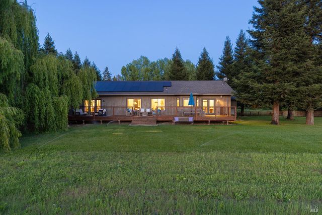 14631 Kinley Dr, Healdsburg, CA 95448