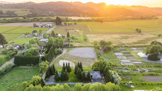 14631 Kinley Dr, Healdsburg, CA 95448