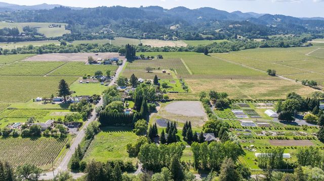 14631 Kinley Dr, Healdsburg, CA 95448