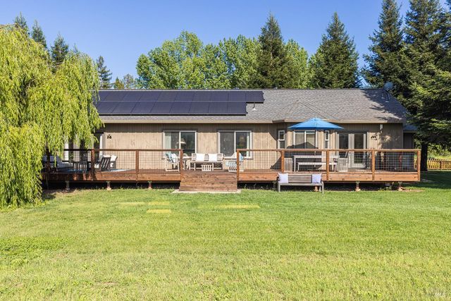 14631 Kinley Dr, Healdsburg, CA 95448