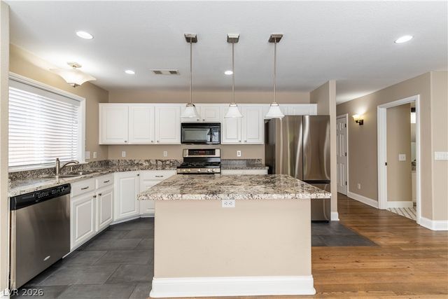 9813 Peseo Cresta Avenue, Las Vegas, NV 89117