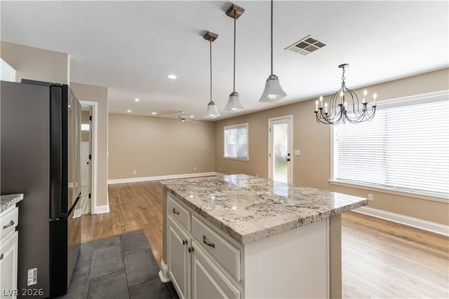 9813 Peseo Cresta Avenue, Las Vegas, NV 89117