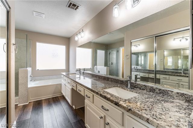 9813 Peseo Cresta Avenue, Las Vegas, NV 89117