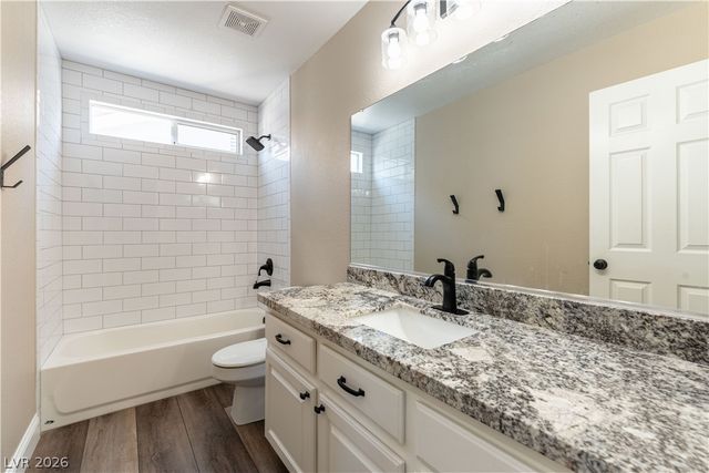 9813 Peseo Cresta Avenue, Las Vegas, NV 89117