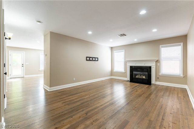 9813 Peseo Cresta Avenue, Las Vegas, NV 89117