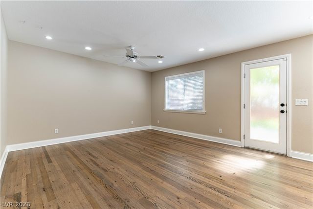 9813 Peseo Cresta Avenue, Las Vegas, NV 89117