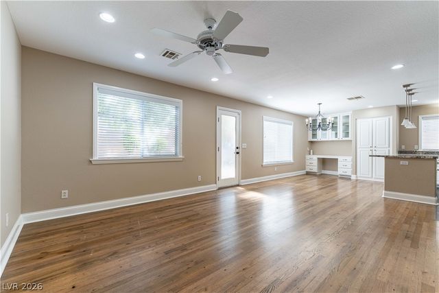 9813 Peseo Cresta Avenue, Las Vegas, NV 89117