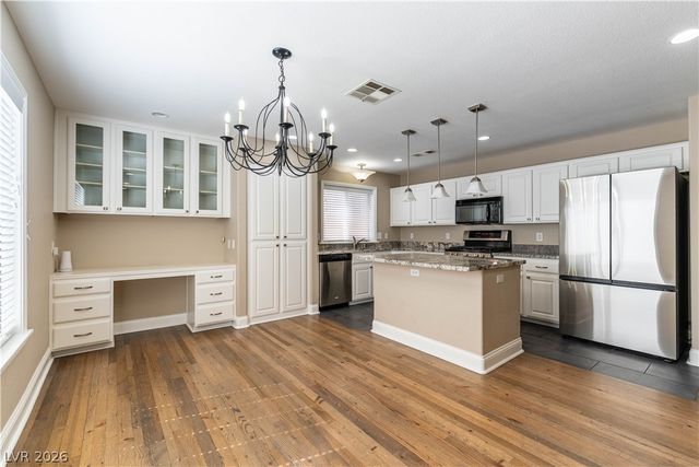 9813 Peseo Cresta Avenue, Las Vegas, NV 89117