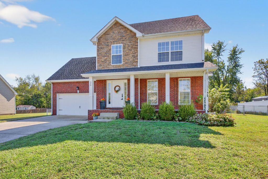 989 Ernest Stewart Dr, Clarksville, TN 37042