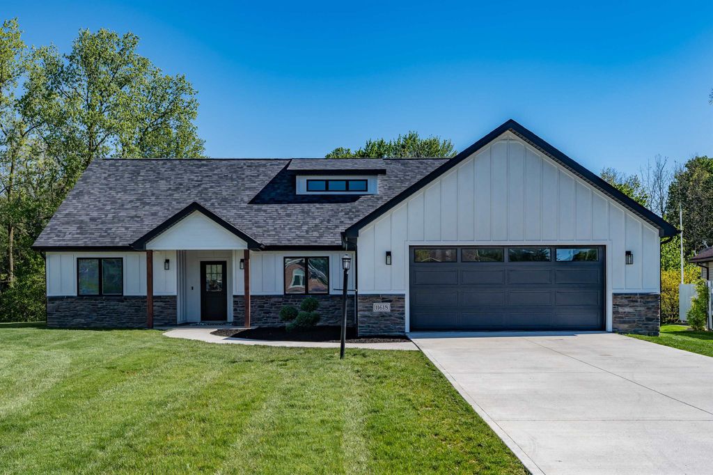 11618 Yellowstone Trail, Harlan, IN 46743