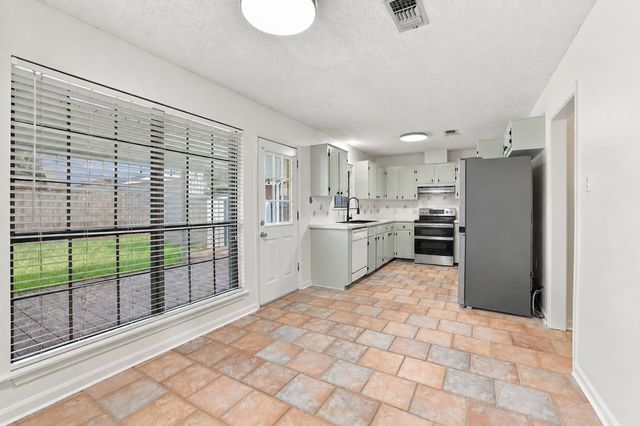 305 Louis Dr, Houma, LA 70364