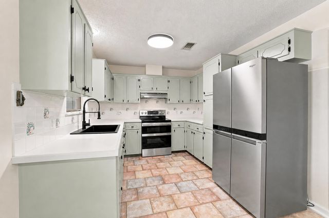 305 Louis Dr, Houma, LA 70364