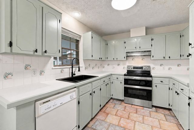 305 Louis Dr, Houma, LA 70364