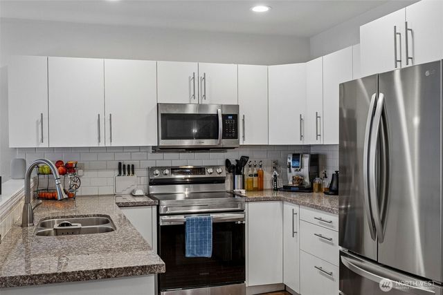 3723 NE 6th Street, Renton, WA 98056
