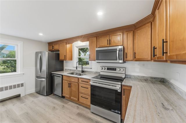 28 Plain Street, East Providence, RI 02916