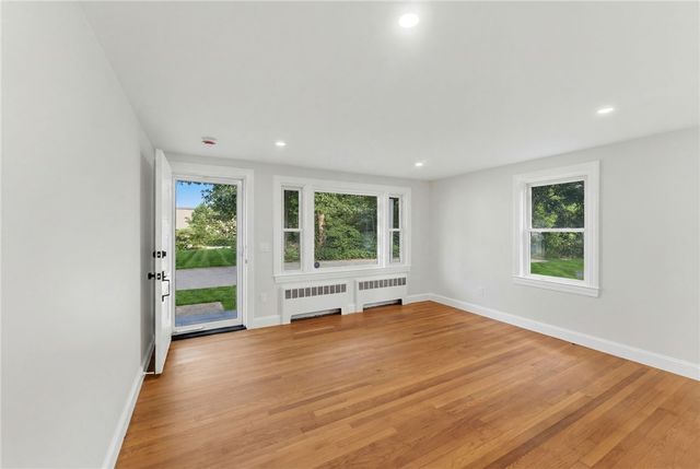 28 Plain Street, East Providence, RI 02916