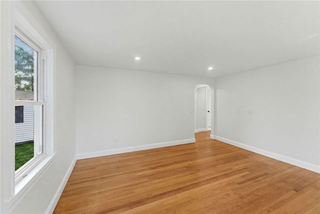 28 Plain Street, East Providence, RI 02916