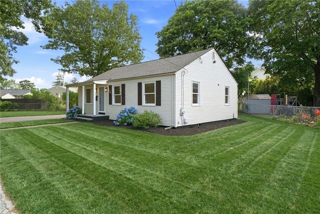 28 Plain Street, East Providence, RI 02916