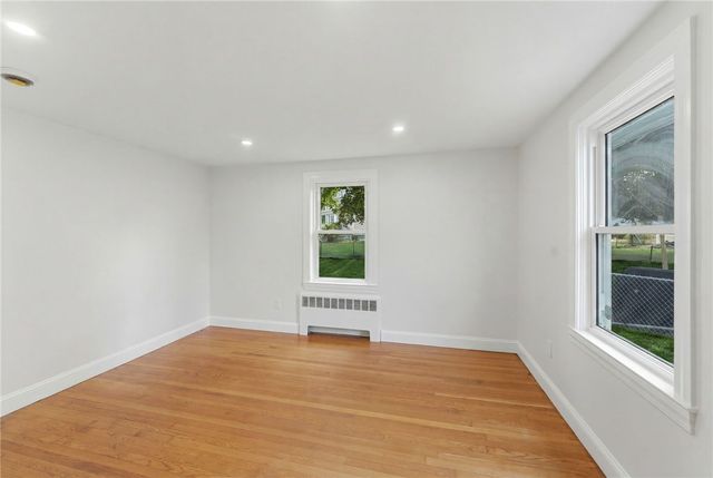 28 Plain Street, East Providence, RI 02916