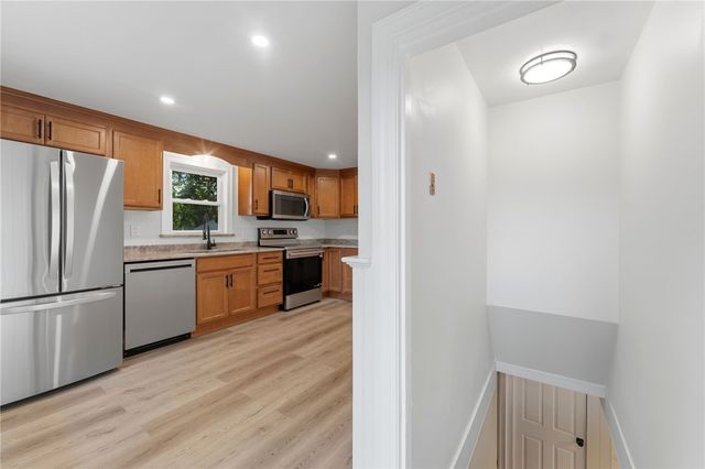28 Plain Street, East Providence, RI 02916